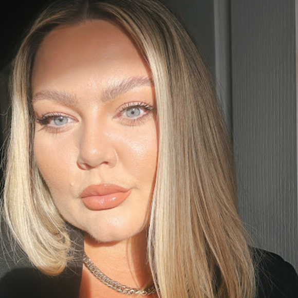 Meet your Posher, Alyse - Picture 1 of 1